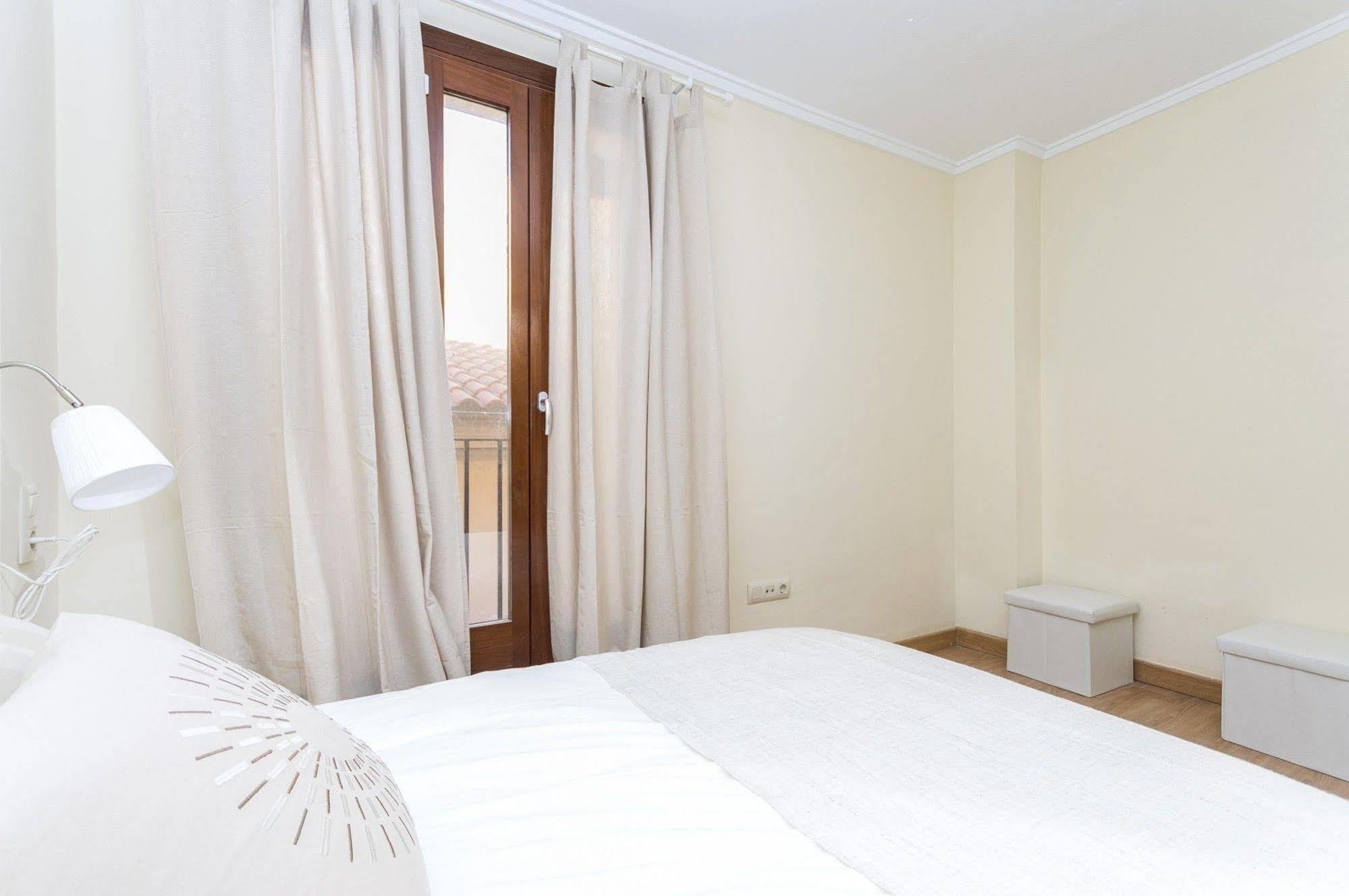 Bet Apartments - Tramontana Apartments Валенсия Екстериор снимка