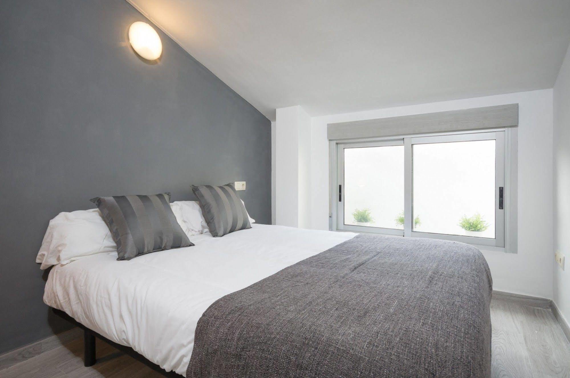 Bet Apartments - Tramontana Apartments Валенсия Екстериор снимка