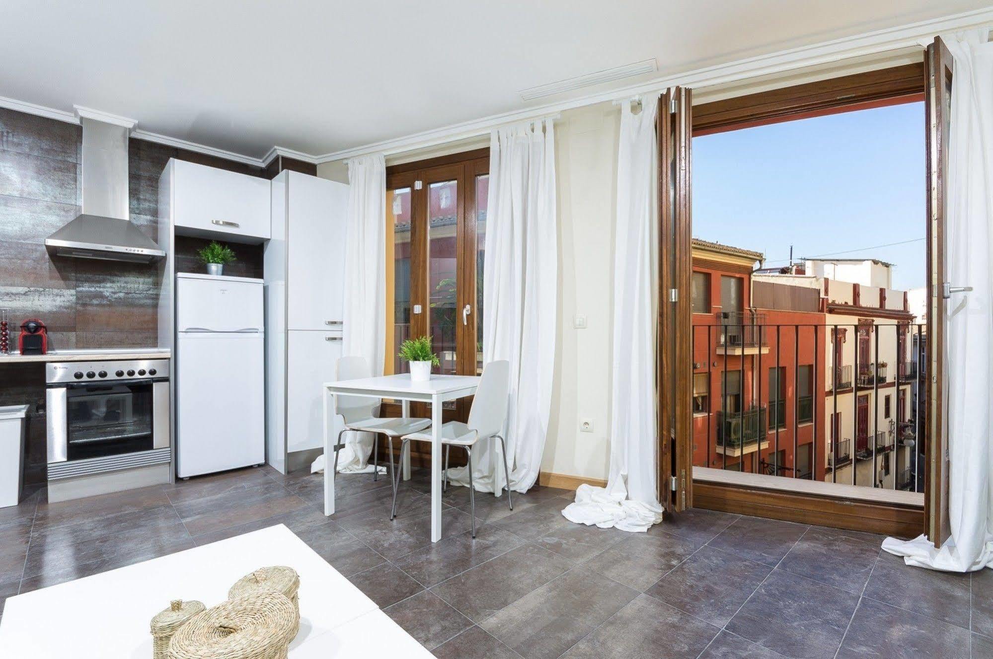 Bet Apartments - Tramontana Apartments Валенсия Екстериор снимка