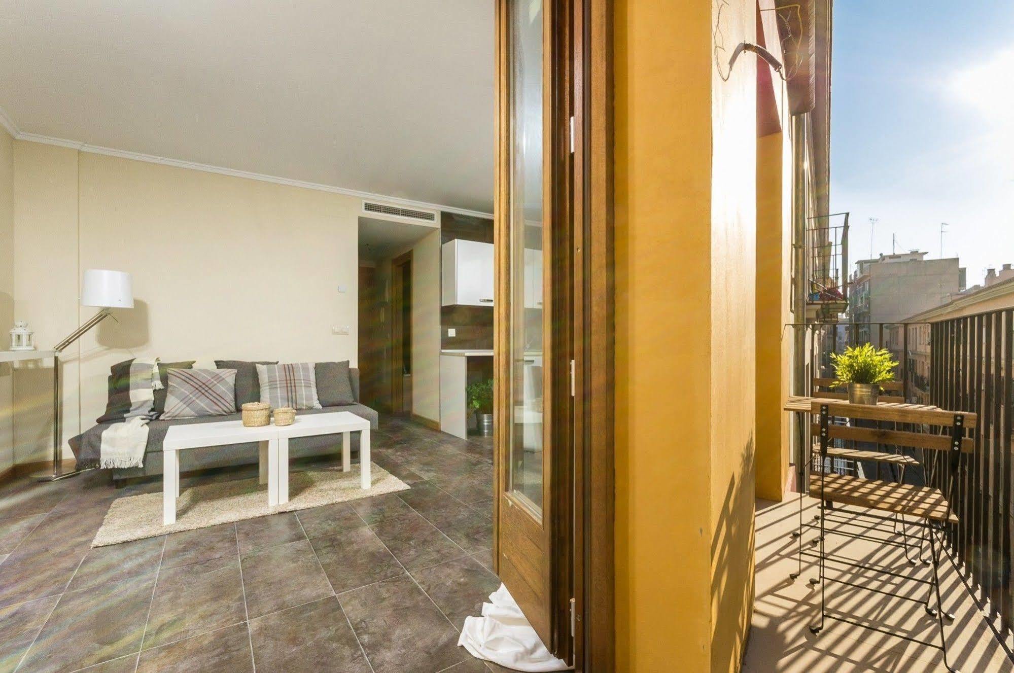 Bet Apartments - Tramontana Apartments Валенсия Екстериор снимка