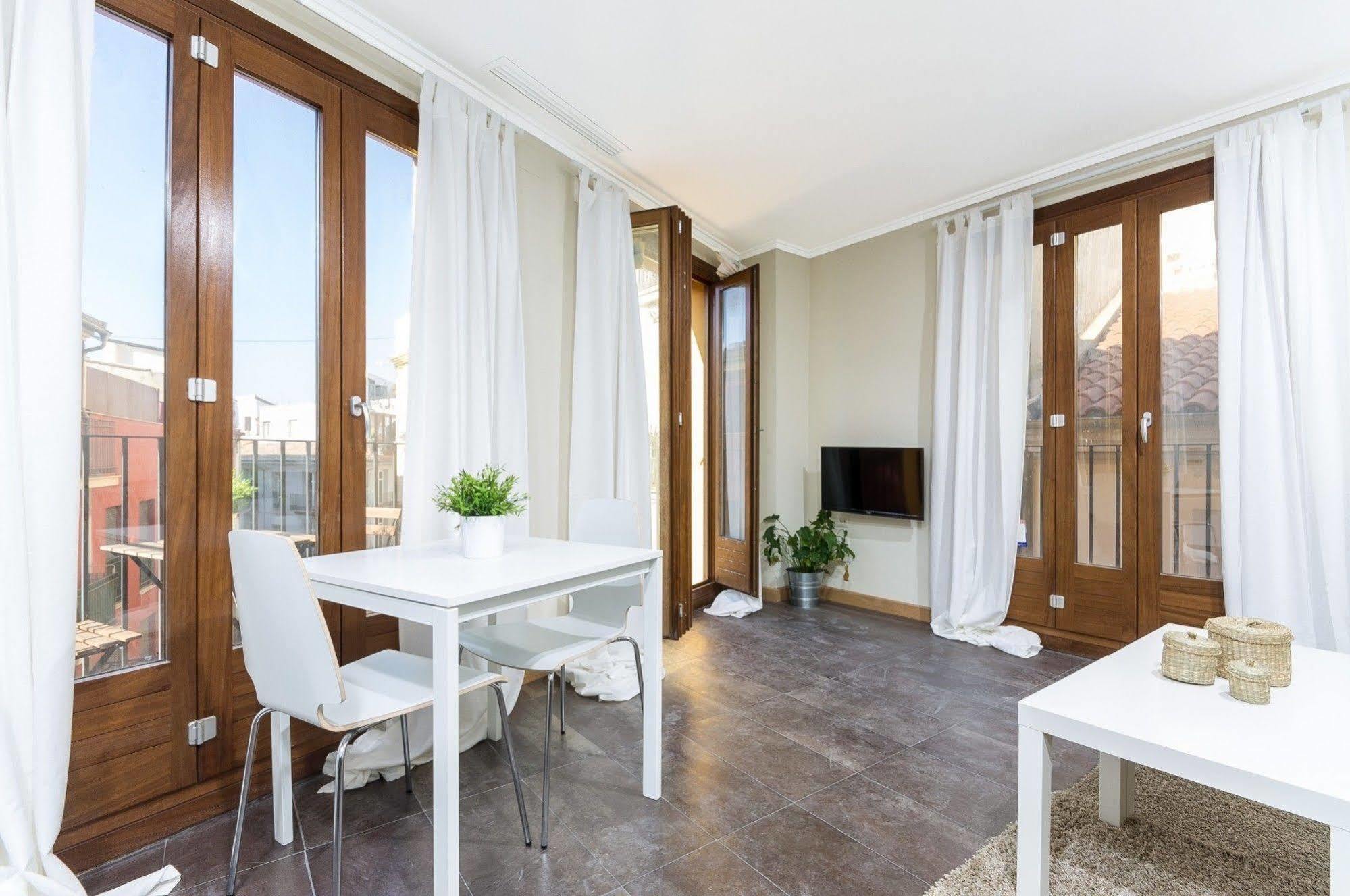 Bet Apartments - Tramontana Apartments Валенсия Екстериор снимка