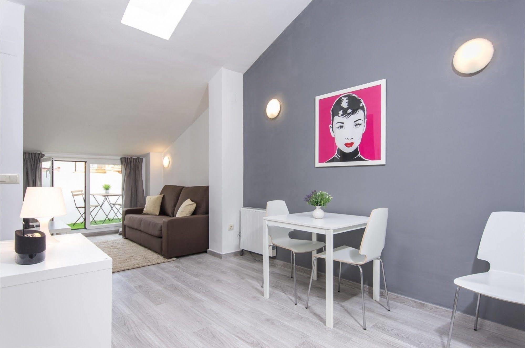 Bet Apartments - Tramontana Apartments Валенсия Екстериор снимка
