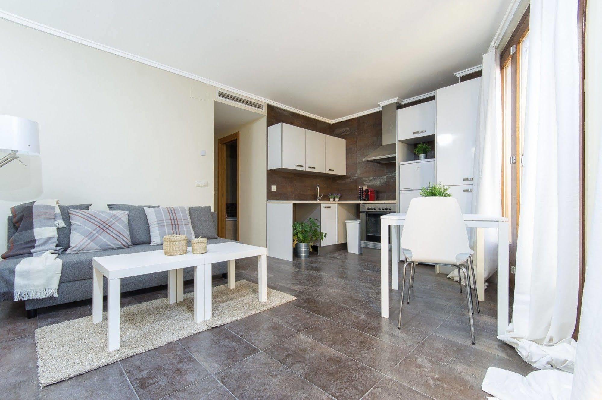 Bet Apartments - Tramontana Apartments Валенсия Екстериор снимка