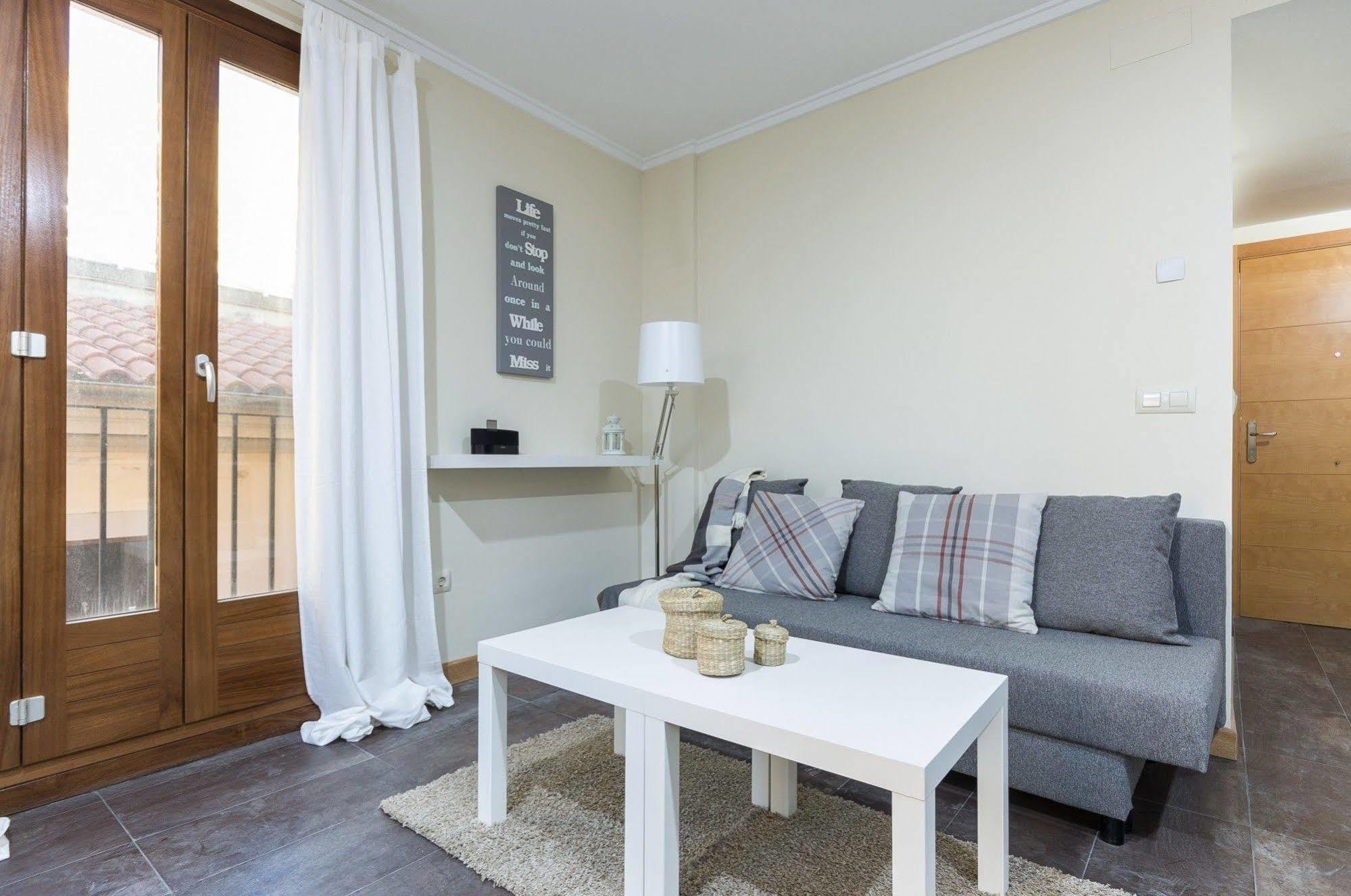 Bet Apartments - Tramontana Apartments Валенсия Екстериор снимка