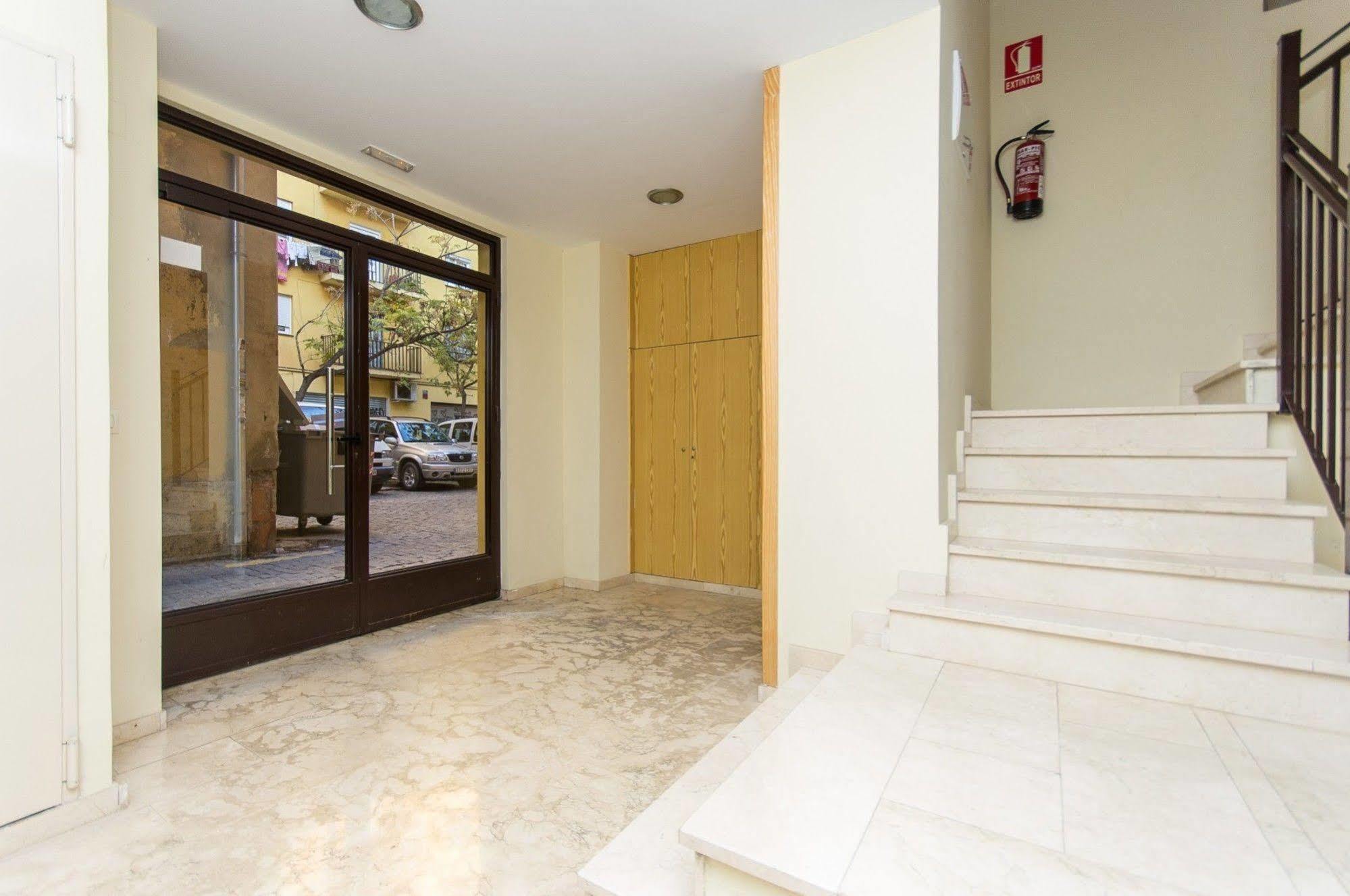 Bet Apartments - Tramontana Apartments Валенсия Екстериор снимка